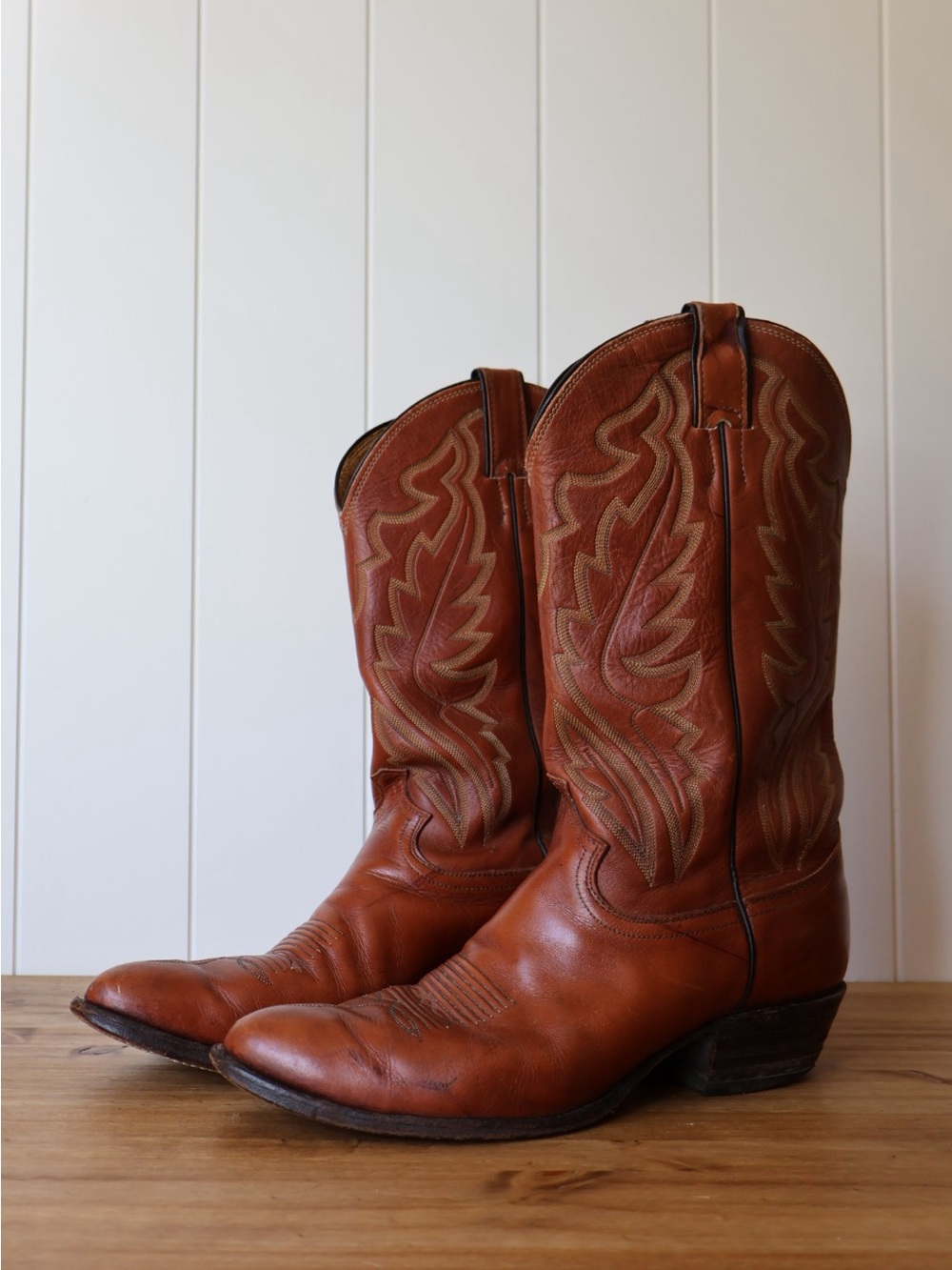 Vintage Justin Boots tan and cream leather western boots Style 1967 9.5 E